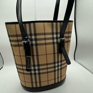 EUC Burberry London Nova Check Bucket Bag Classic Plaid Authentic w blk Leather